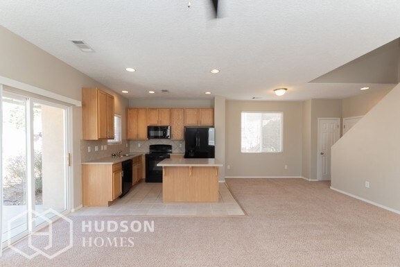 Foto del edificio - NOW AVAILABLE! - 2625 Violeta Circle Se, R...
