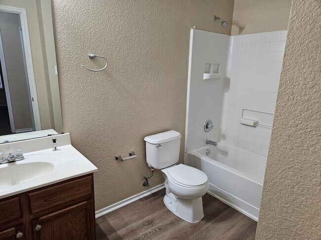 Foto del edificio - 8013 Sartain Dr