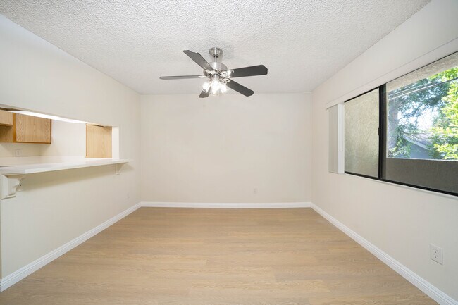 Foto del edificio - 12244 Riverside Dr