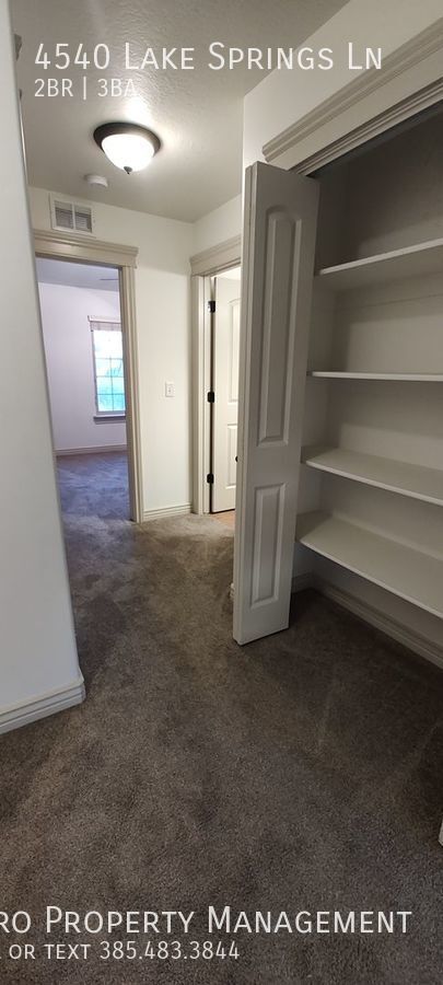 Building Photo - Beautiful Salt Lake Townhome!
