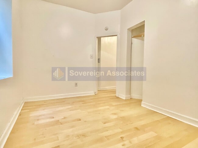 Building Photo - 201 W 105th St