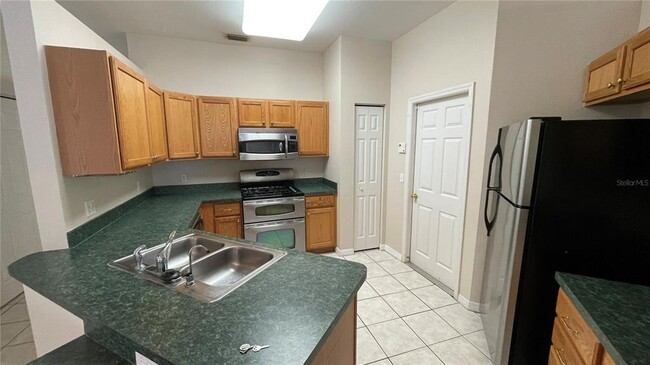 Building Photo - 6214 White Clover Cir