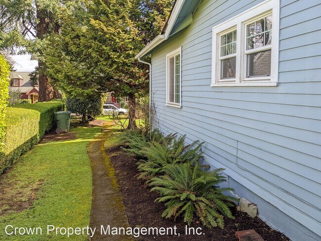 Building Photo - 2 br, 1 bath House - 2065 Cottage St SE