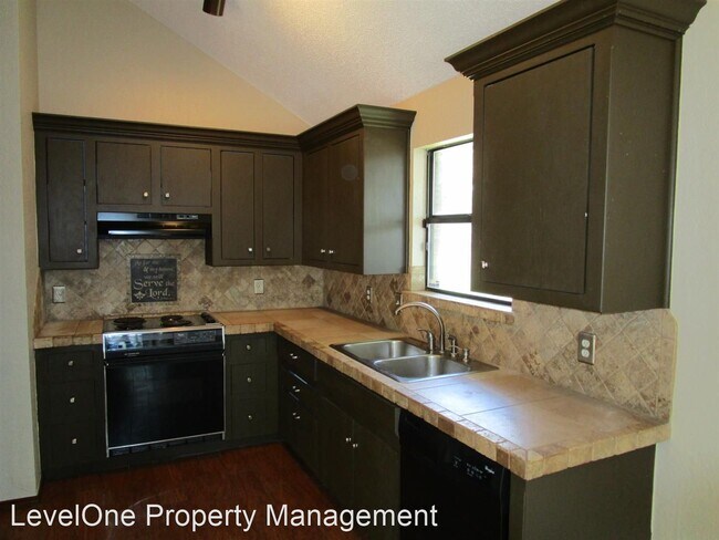 Building Photo - 3 br, 2 bath House - 404 Ryan Court