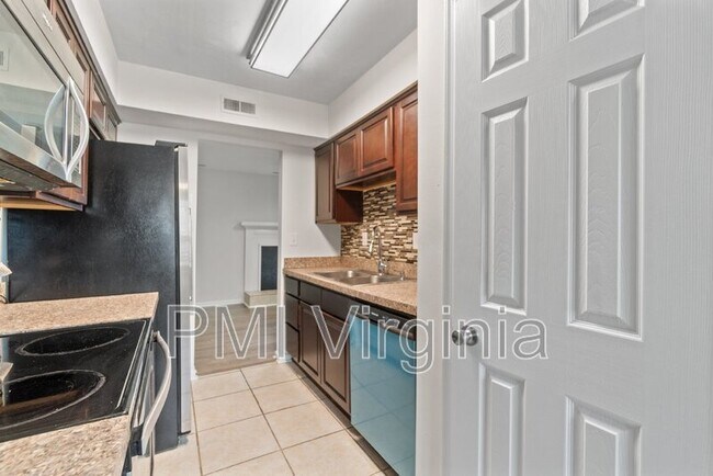 Building Photo - 622 Aubrey Dr