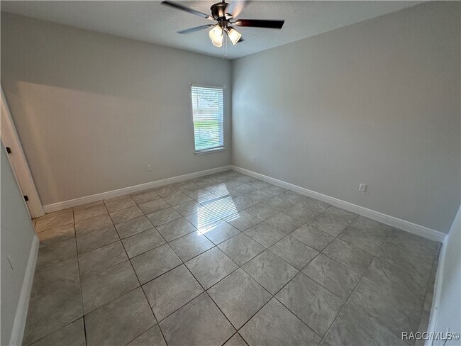 Foto del edificio - 8773 N Muller Way