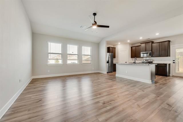 Foto del edificio - 7621 Lumber Jack Ln