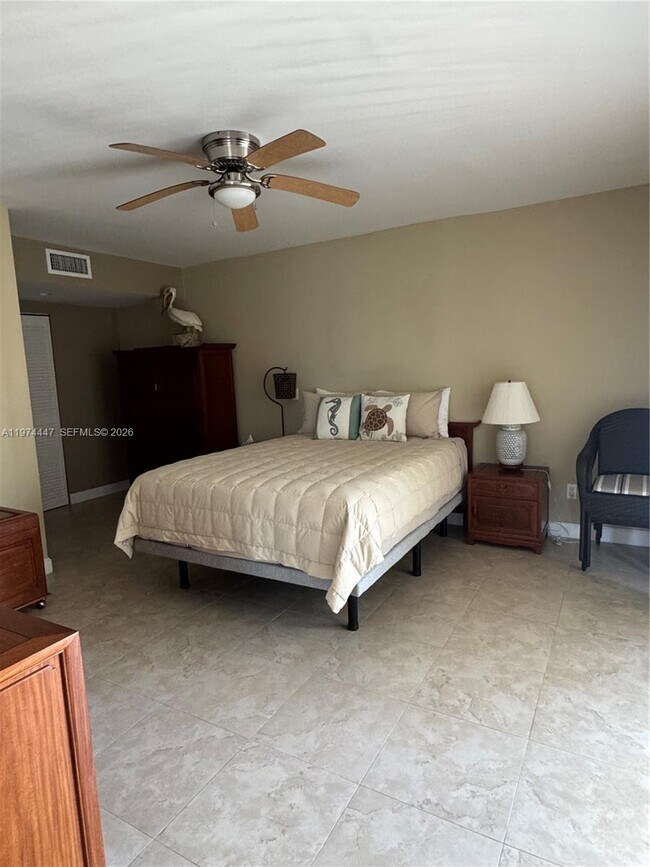 Foto del edificio - 77 Crandon Blvd