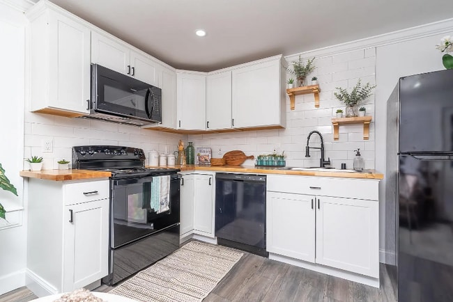 Building Photo - 2210 Chautauqua Ave