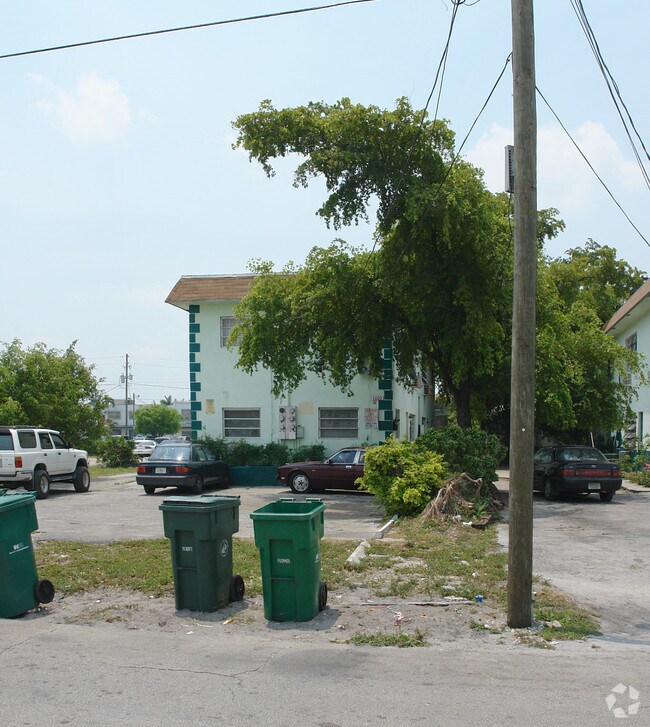 Building Photo - 1000-1002 NW 2nd St