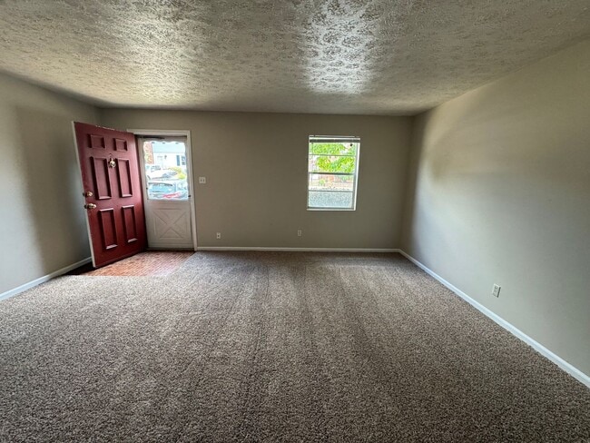 Building Photo - Two Bedroom Town House