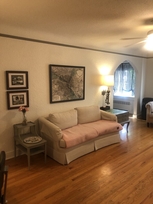Foto principal - 1060 N Washington St
