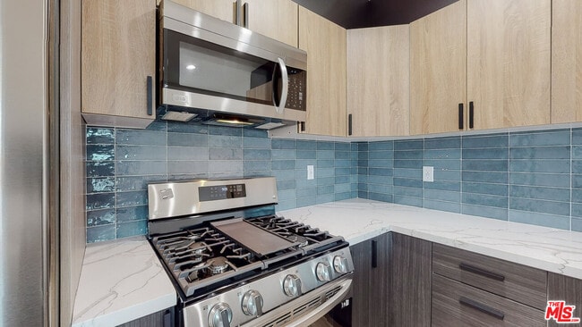 Foto del edificio - 6807 Gloria Ave