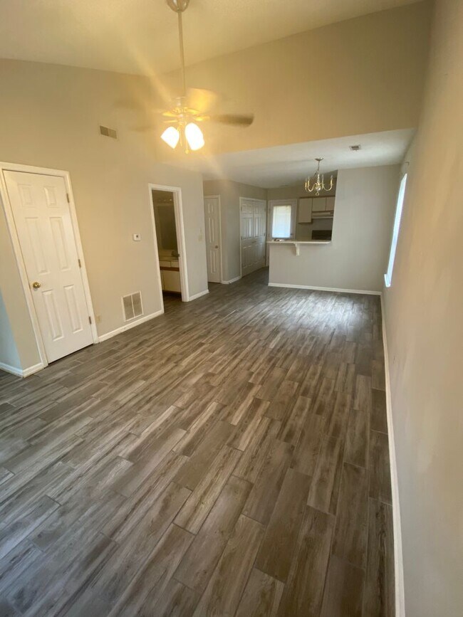 Foto del edificio - 2416-2418-2418 Santa Rosa Ct