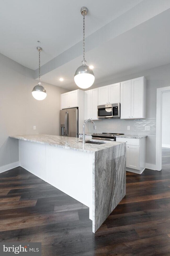 Building Photo - 1555 Ridge Ave