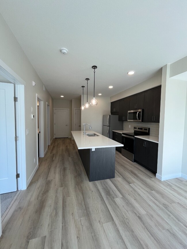 Building Photo - Modern 2-Bedroom Condo in Prime Calgary Lo...