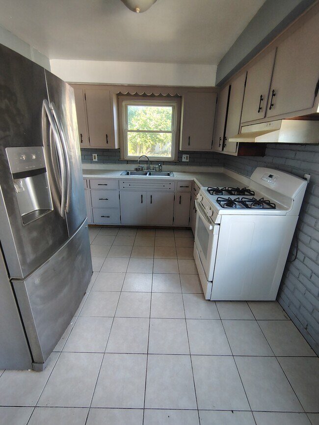 Foto del edificio - 2524 N Rockton Ave