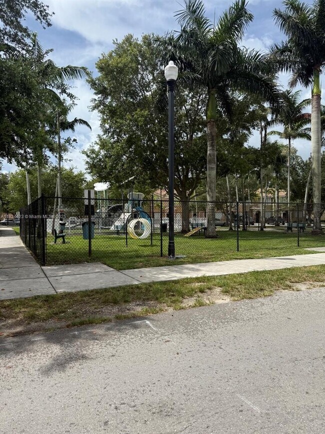 Foto del edificio - 2317 SE 10th St