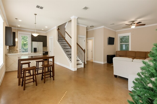 Foto del edificio - 507 W N Loop Blvd
