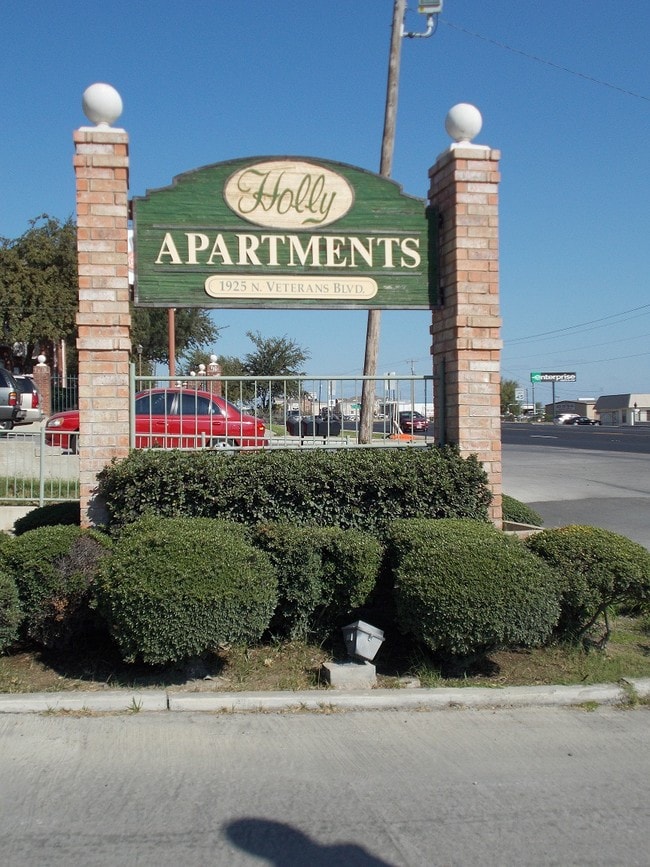 Holly Apartments Rentals Eagle Pass, TX