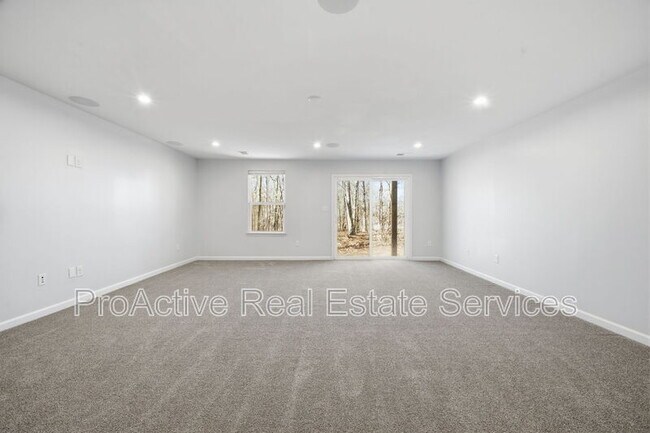 Foto del edificio - 4301 Whitfield Ln