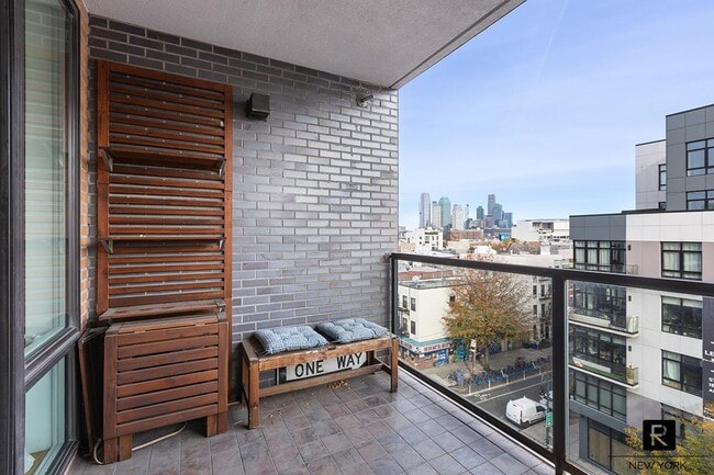 Building Photo - 1059 Manhattan Ave