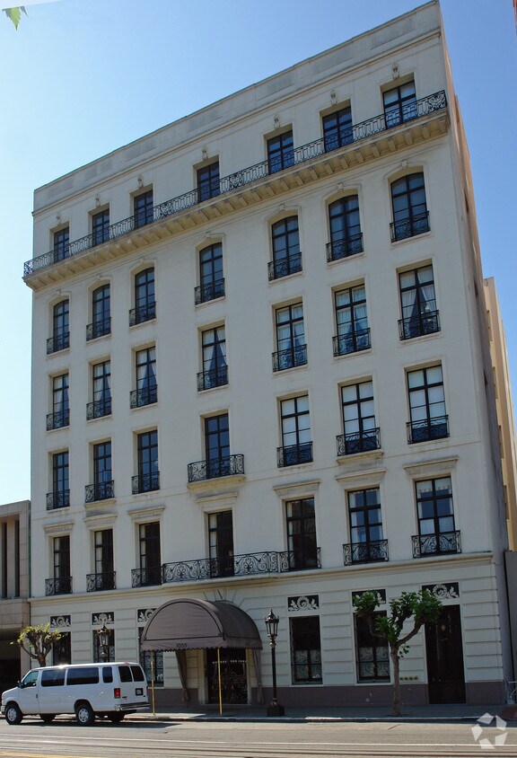 Foto del edificio - 1055 California St