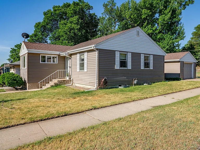 Primary Photo - 1228 N 16th St