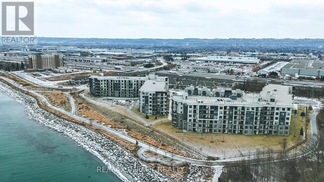 Building Photo - 125-125 Shoreview Pl