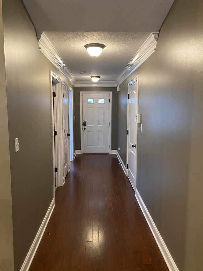 Building Photo - 5831 Metropolitan Way