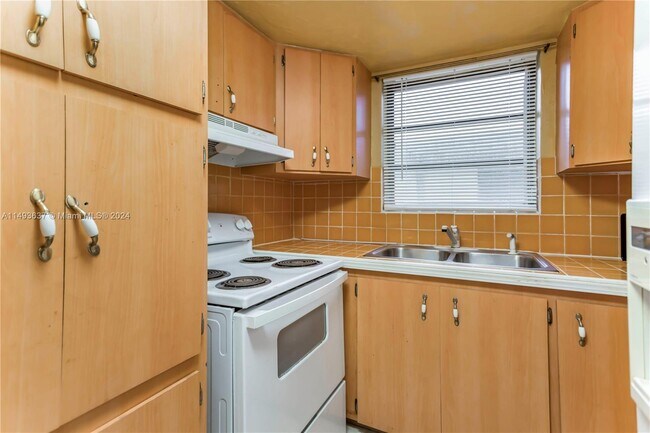 Foto del edificio - 141 NW 27th Terrace