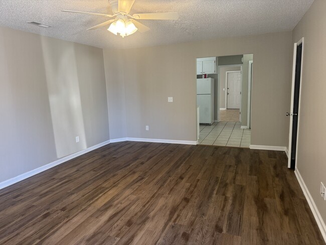 Foto del edificio - 132 Cove Ln