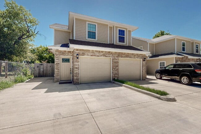 Building Photo - 1703 Ash Crescent St