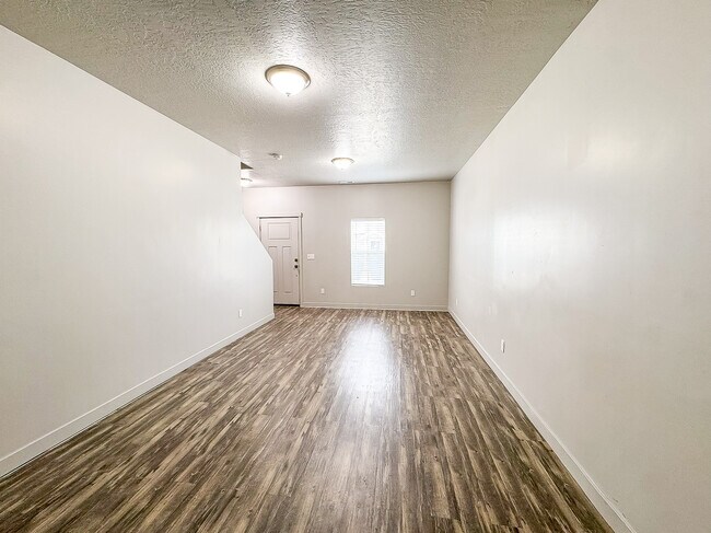 Foto del edificio - 699 E 355 N