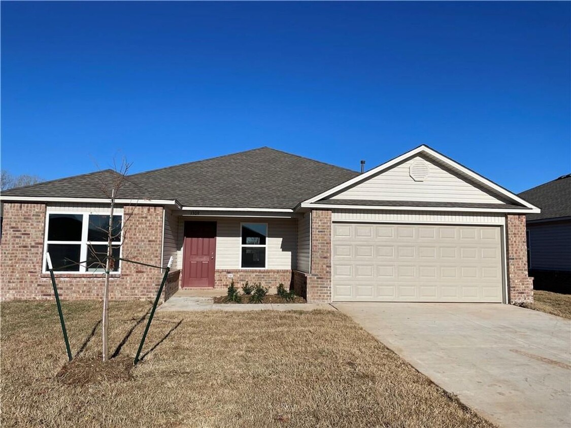 Primary Photo - Four bedroom home in Noble