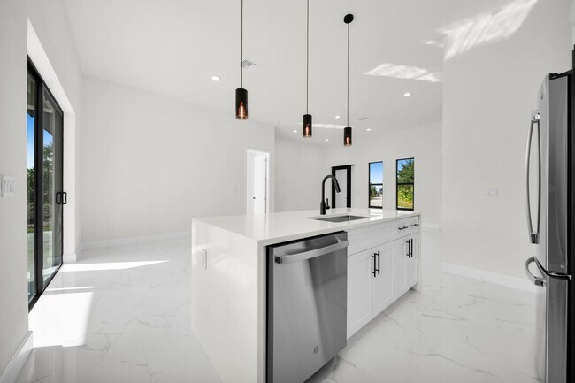 Foto del edificio - Be the first in occupy this 2026 constructed home in city of Englewood, FL! Qualify for a deposit...