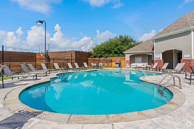 Piscina estilo resort - The Flats at Sugarland