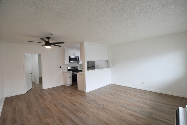Building Photo - 14142 Victory Blvd