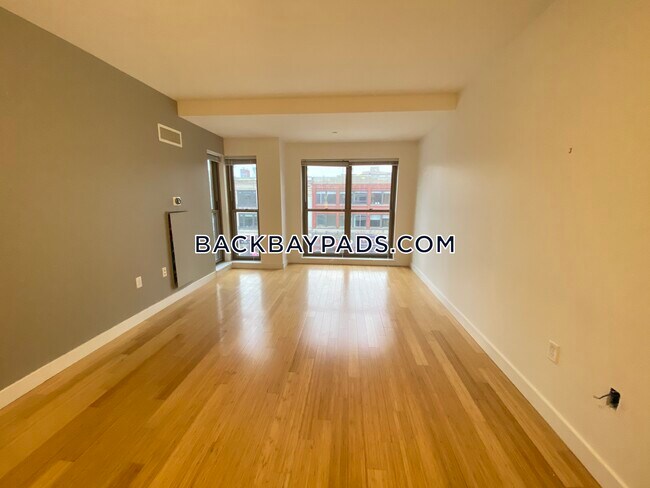 Building Photo - 1085 Boylston St