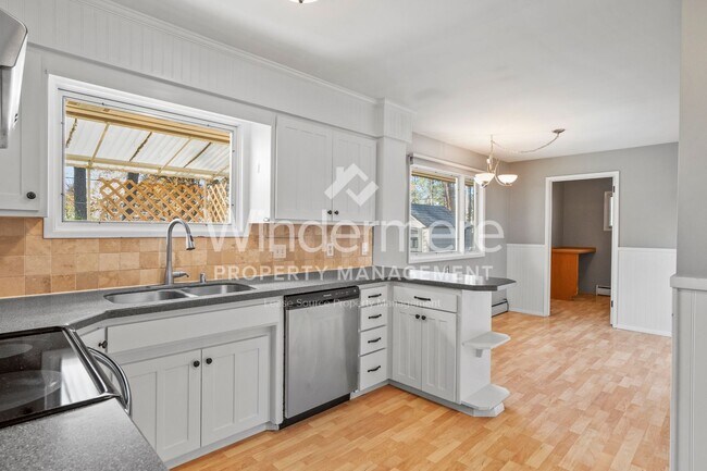 Building Photo - Fantastic Updated South Hill Rancher 3 Bed...