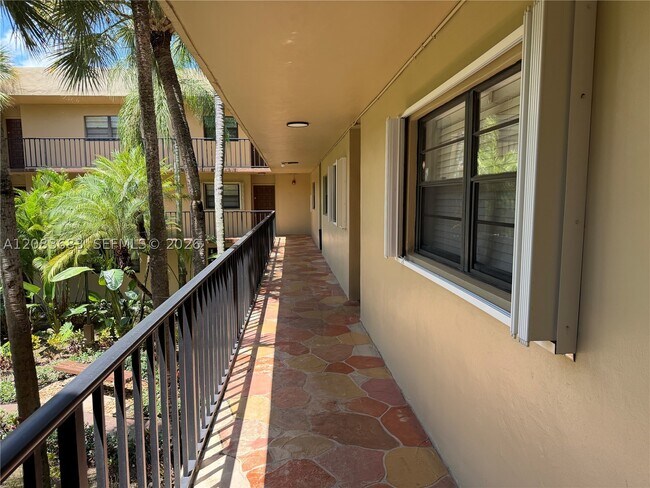 Foto del edificio - 10875 SW 112th St