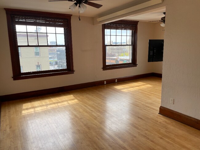 Foto del edificio - 806 N Monroe St