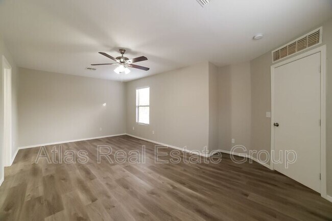 Foto del edificio - 805 N 111th Dr