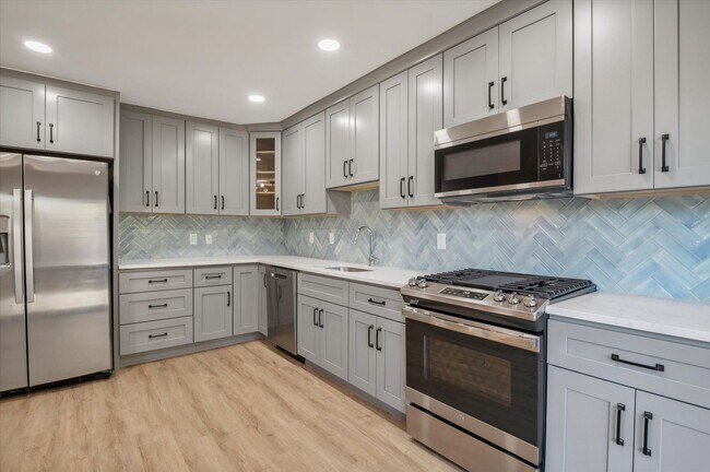 Foto del edificio - Available mid February - Fully Renovated 3B/2.5B Townhome in West Chester!