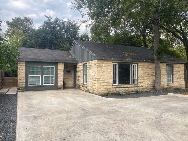 Exterior frontal - 2802 W 45th St