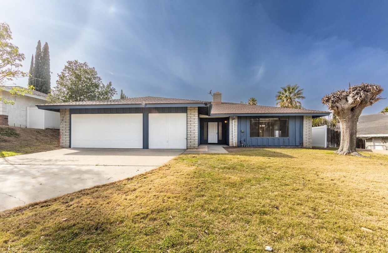 Foto principal - Remodeled Single Story Home off Huron St.
