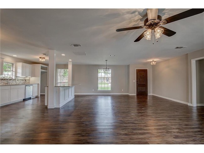 Building Photo - 2412 Flagstone Dr