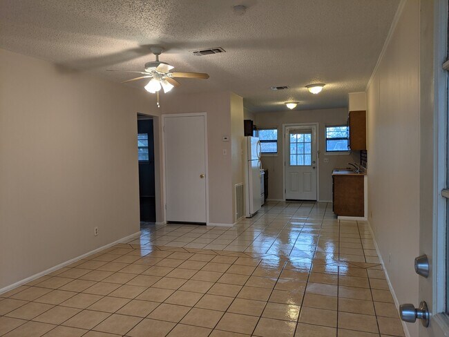 Foto del edificio - 517 N Clements St