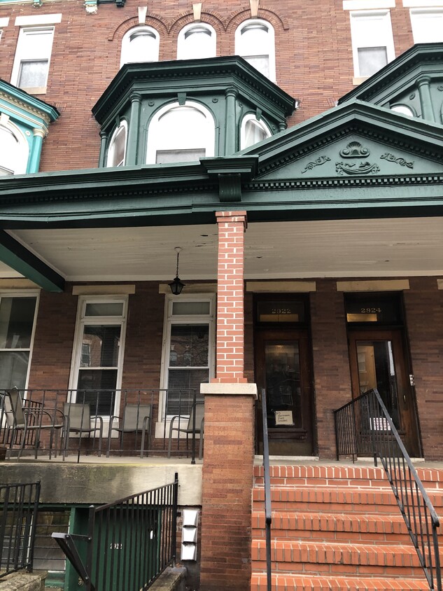 building - 2922 N Calvert St