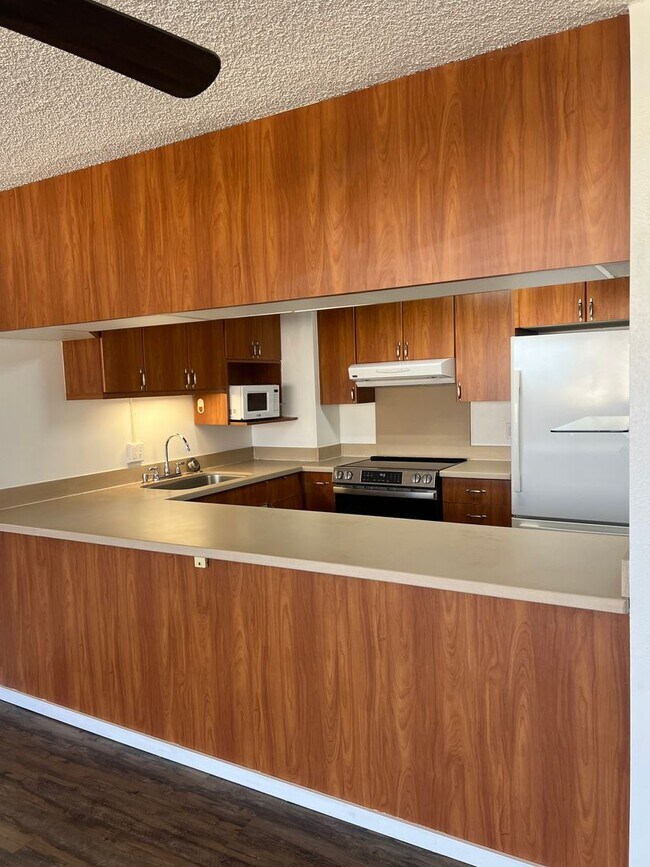 Photo - Kukui Plaza - 3 Bedroom 2 Bath 1 Parking Apartment